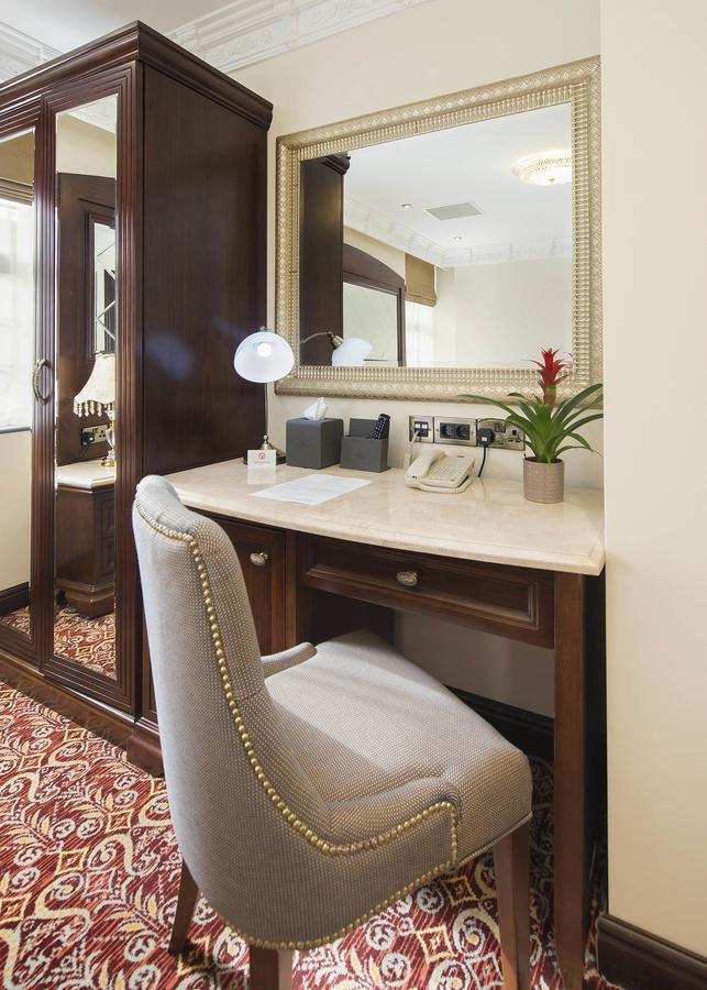 אוקספורד The George Street Hotel מראה חיצוני תמונה A dressing table