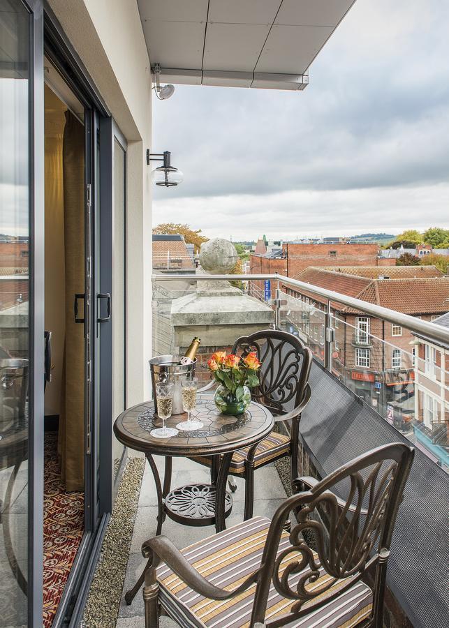 אוקספורד The George Street Hotel מראה חיצוני תמונה A balcony in a hotel