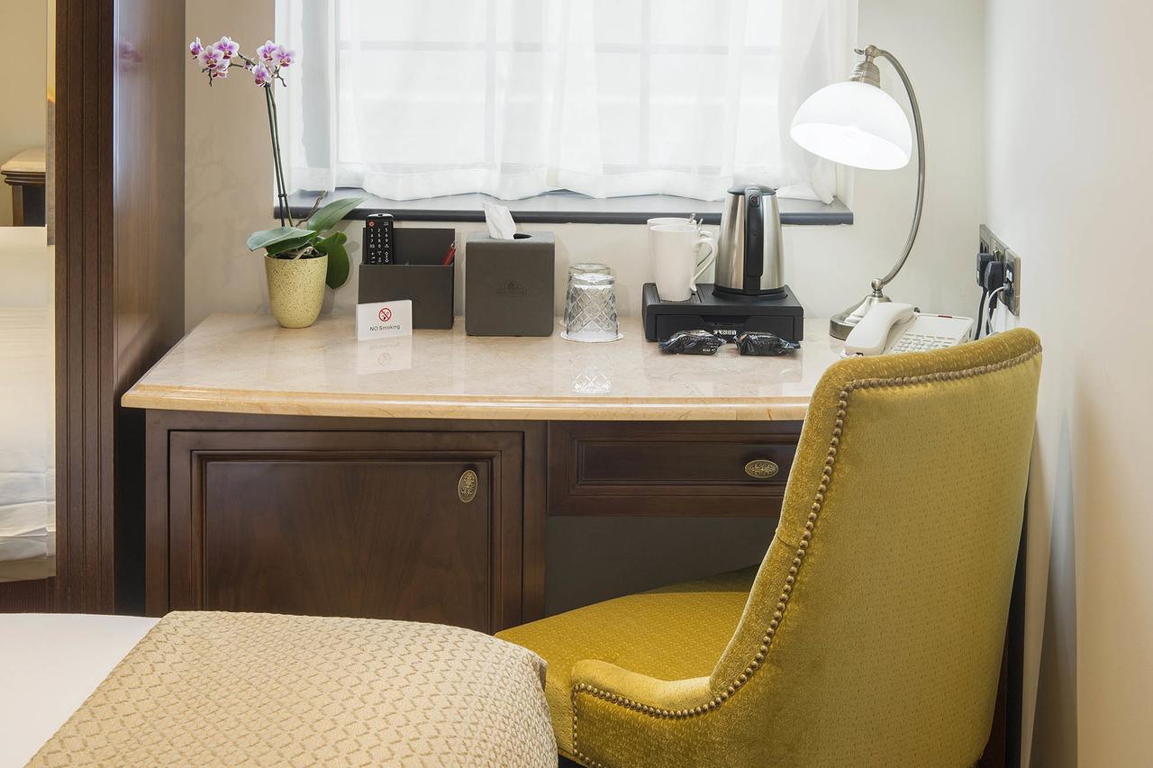 אוקספורד The George Street Hotel מראה חיצוני תמונה A desk with a built-in lamp