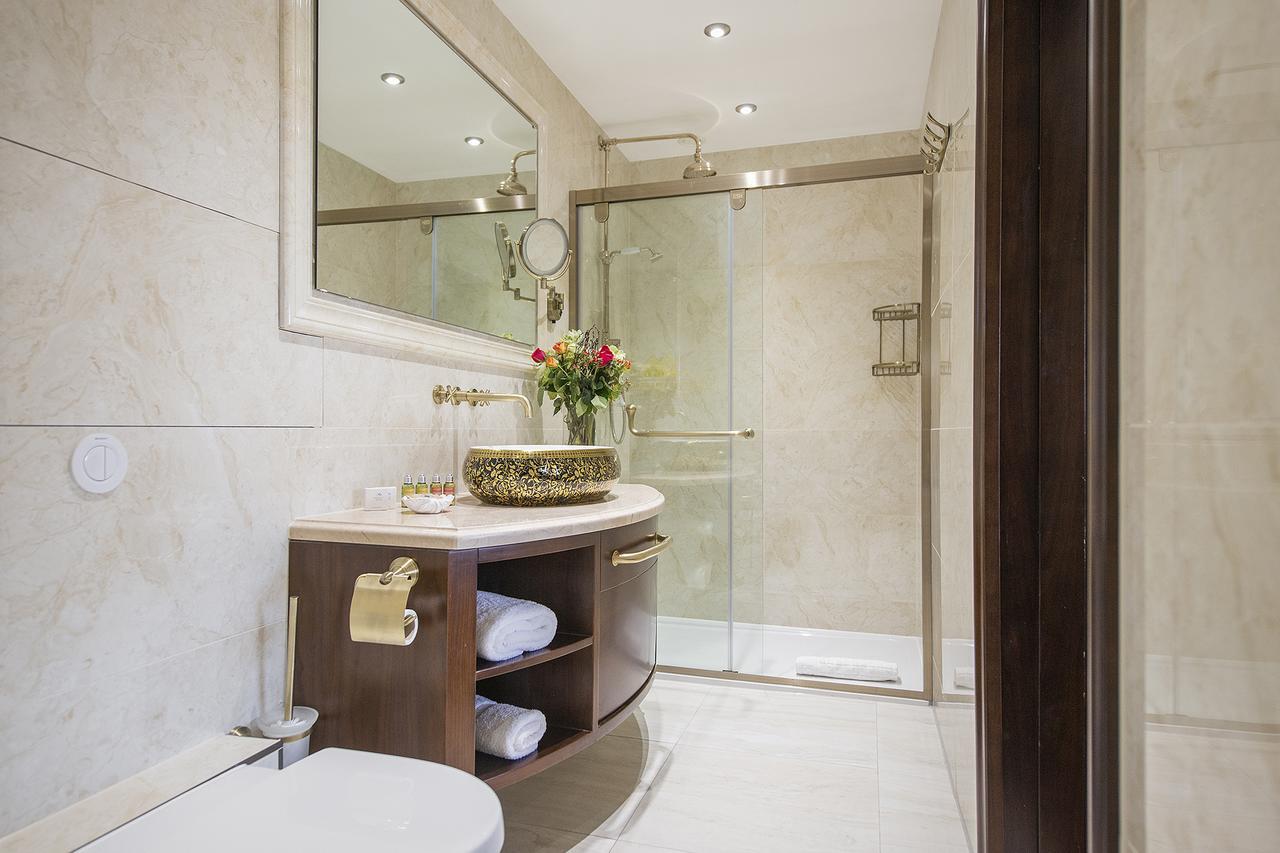 אוקספורד The George Street Hotel מראה חיצוני תמונה A bathroom in a hotel