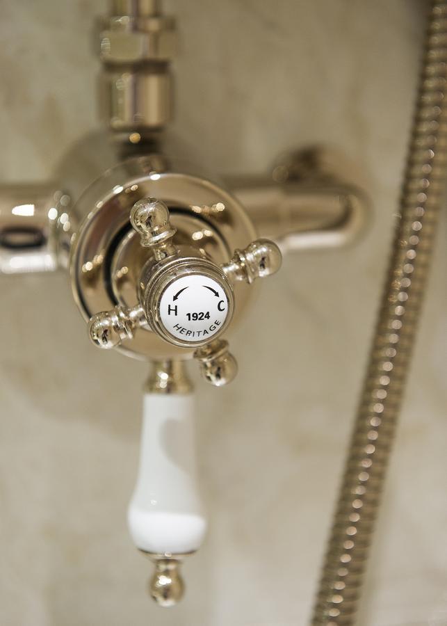 אוקספורד The George Street Hotel מראה חיצוני תמונה Heritage bathroom fittings