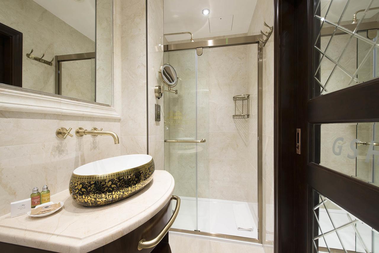 אוקספורד The George Street Hotel מראה חיצוני תמונה A shower enclosure